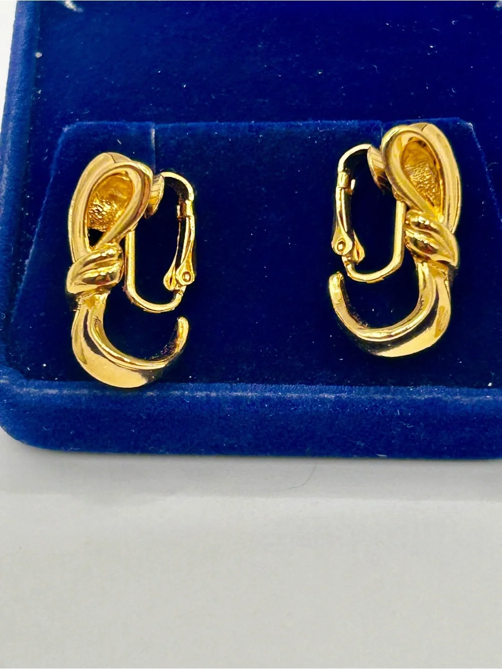 Vintage Avon Polished Gold-Plated Ribbon Knot Clip-On Earrings - Picture 8 of 10